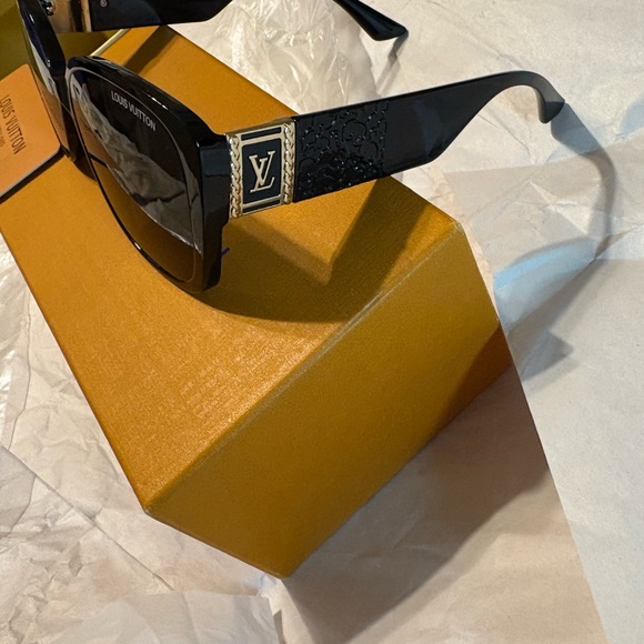Louis Vuitton Black and Gold Women's Sunglasses - Picture 1 of 13